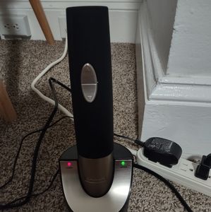 Electric wine bottle opener